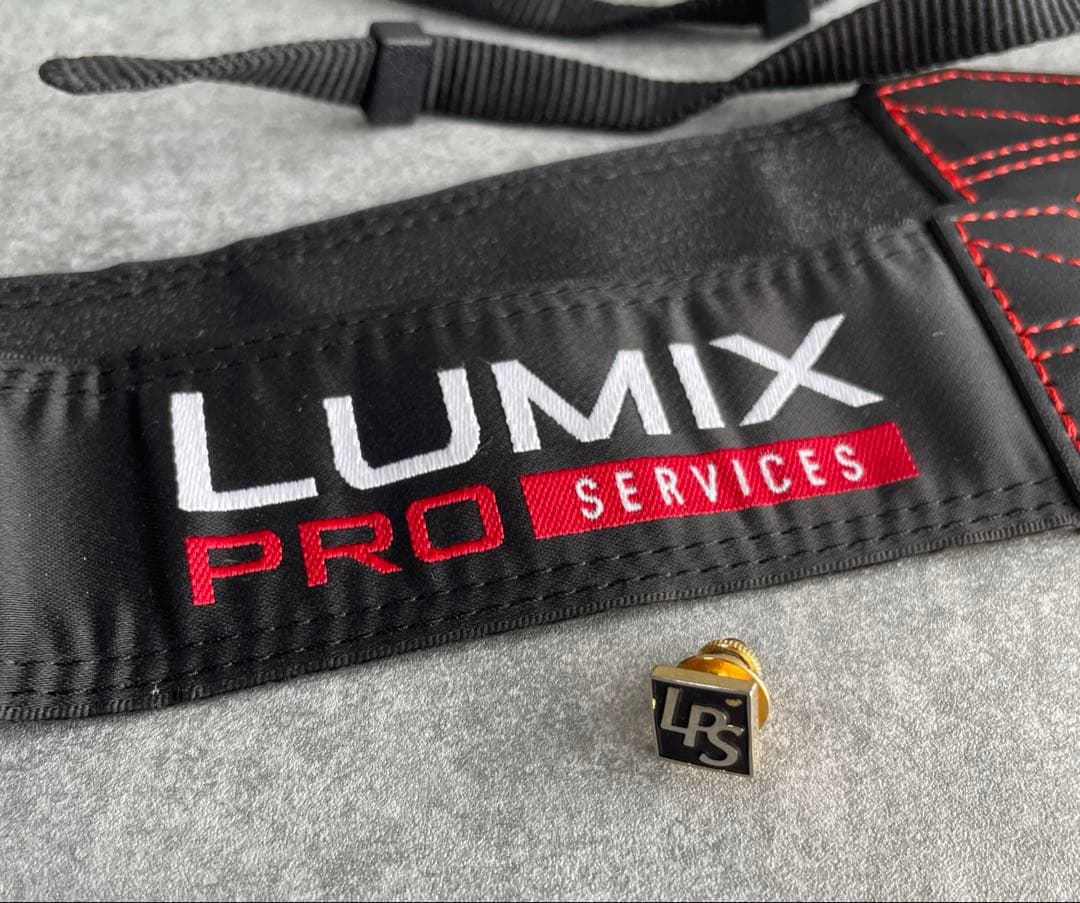 未使用品　Panasonic Lumix Proサービス ストラップとピンバッジ