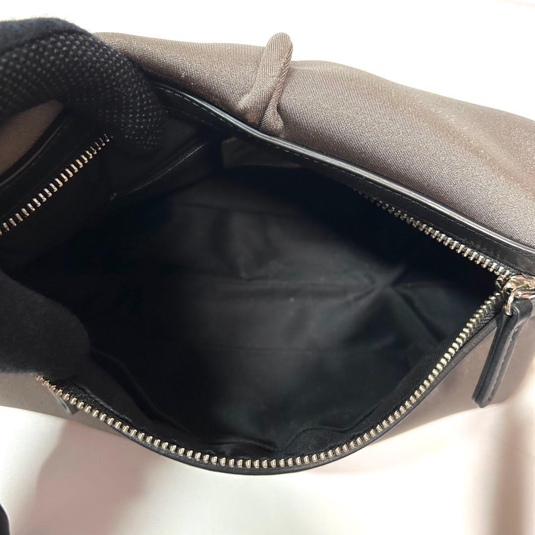 人気✨カワカワ ショルダーバッグ hatomeボディバッグ wet