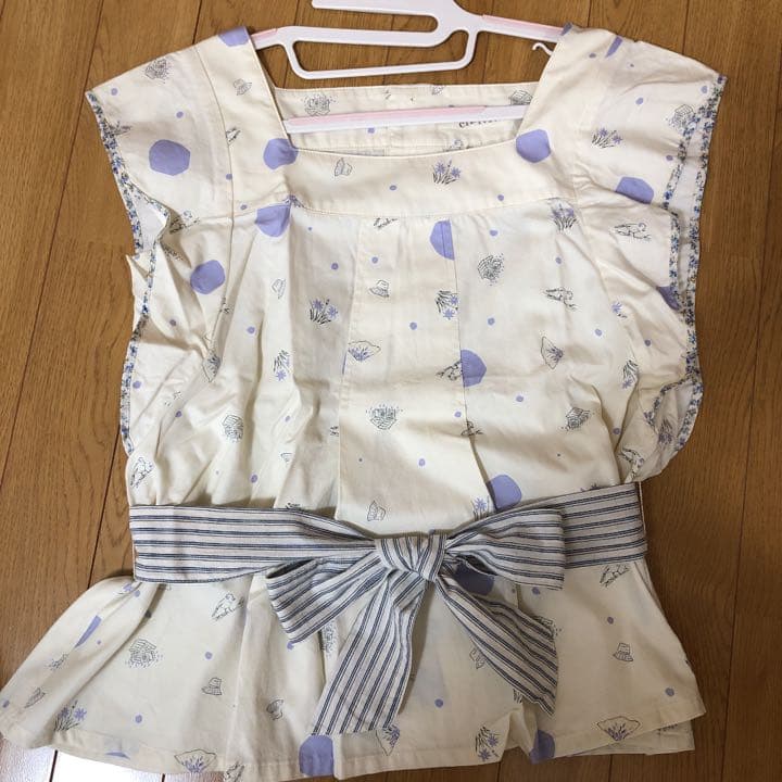 チコラータのブラウス