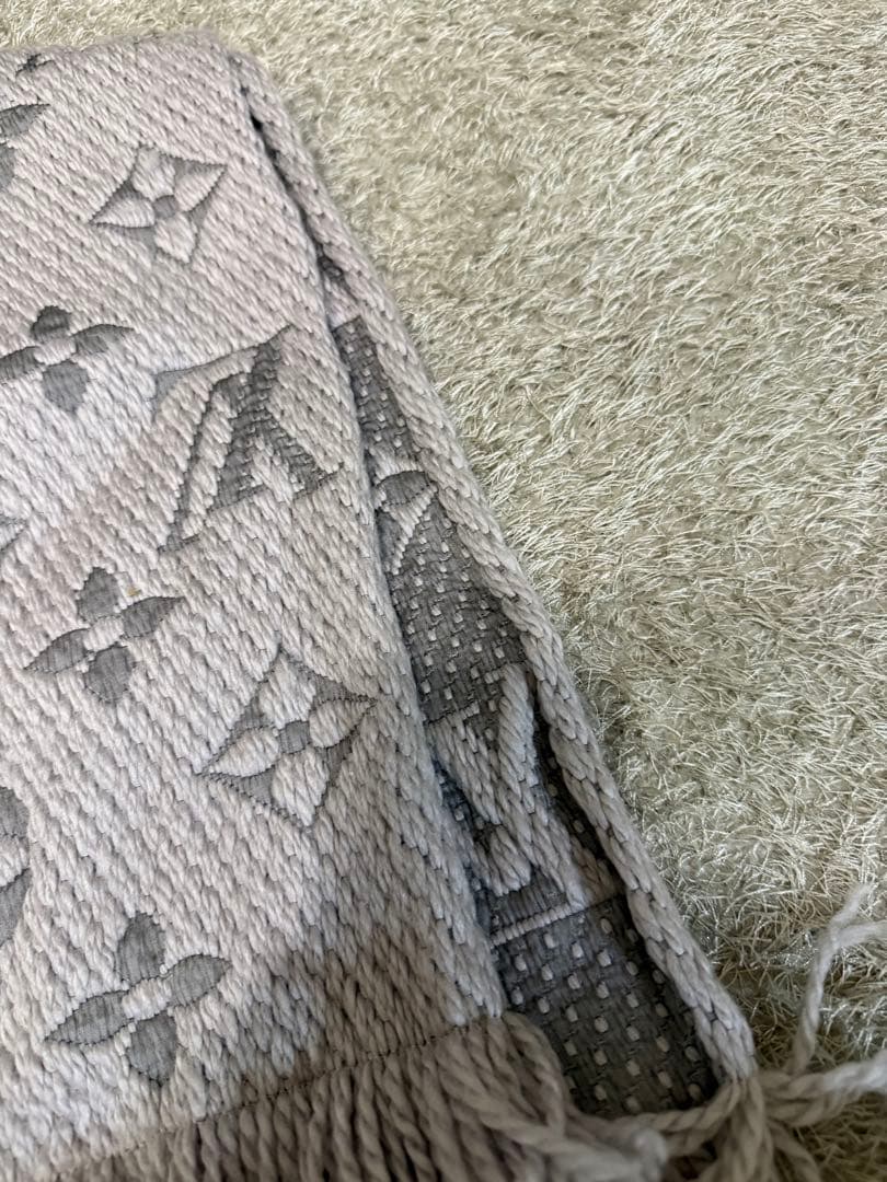Louis Vuitton モノグラム マフラー グレー