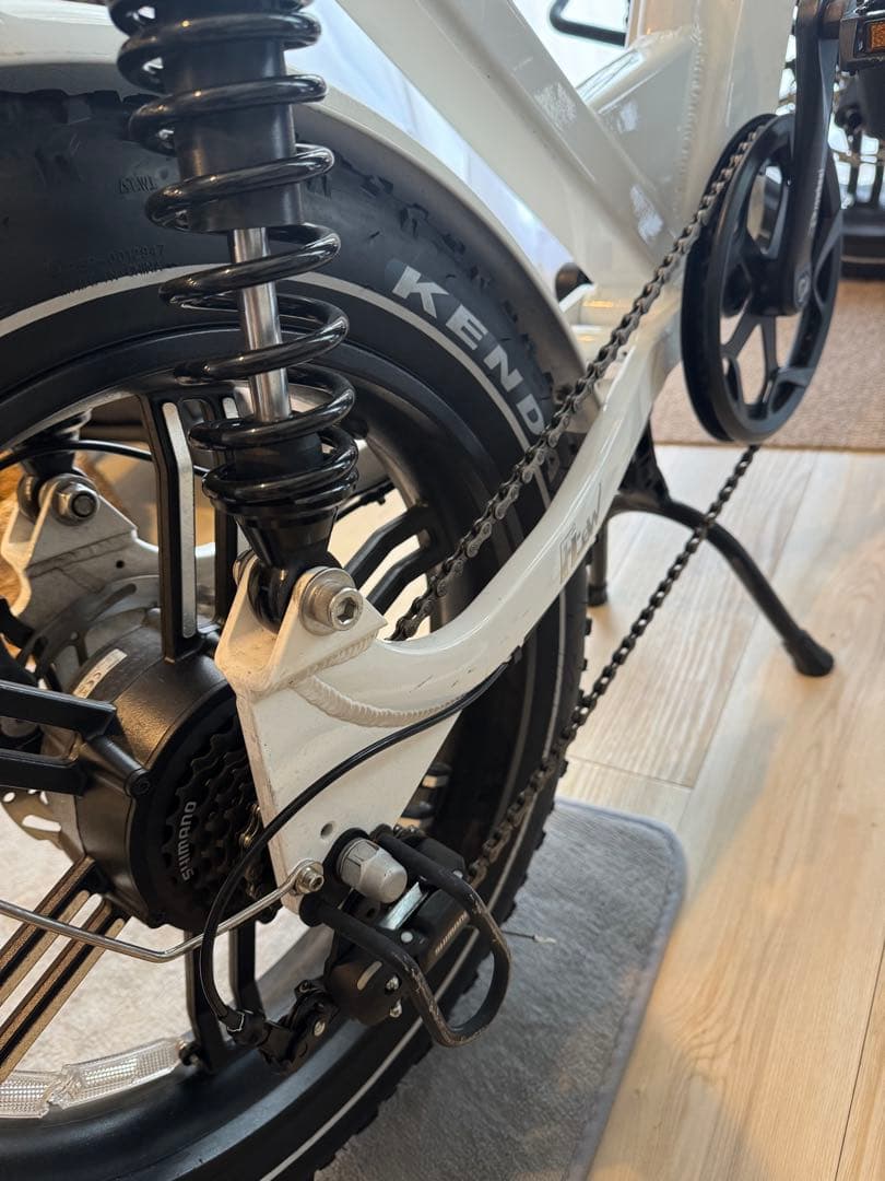 フローバイク　ホワイト　電動アシスト自転車 カゴ付き　FLOW