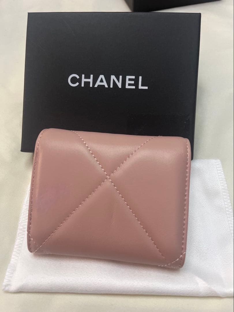 CHANEL シャネル　レザー　ミニ財布