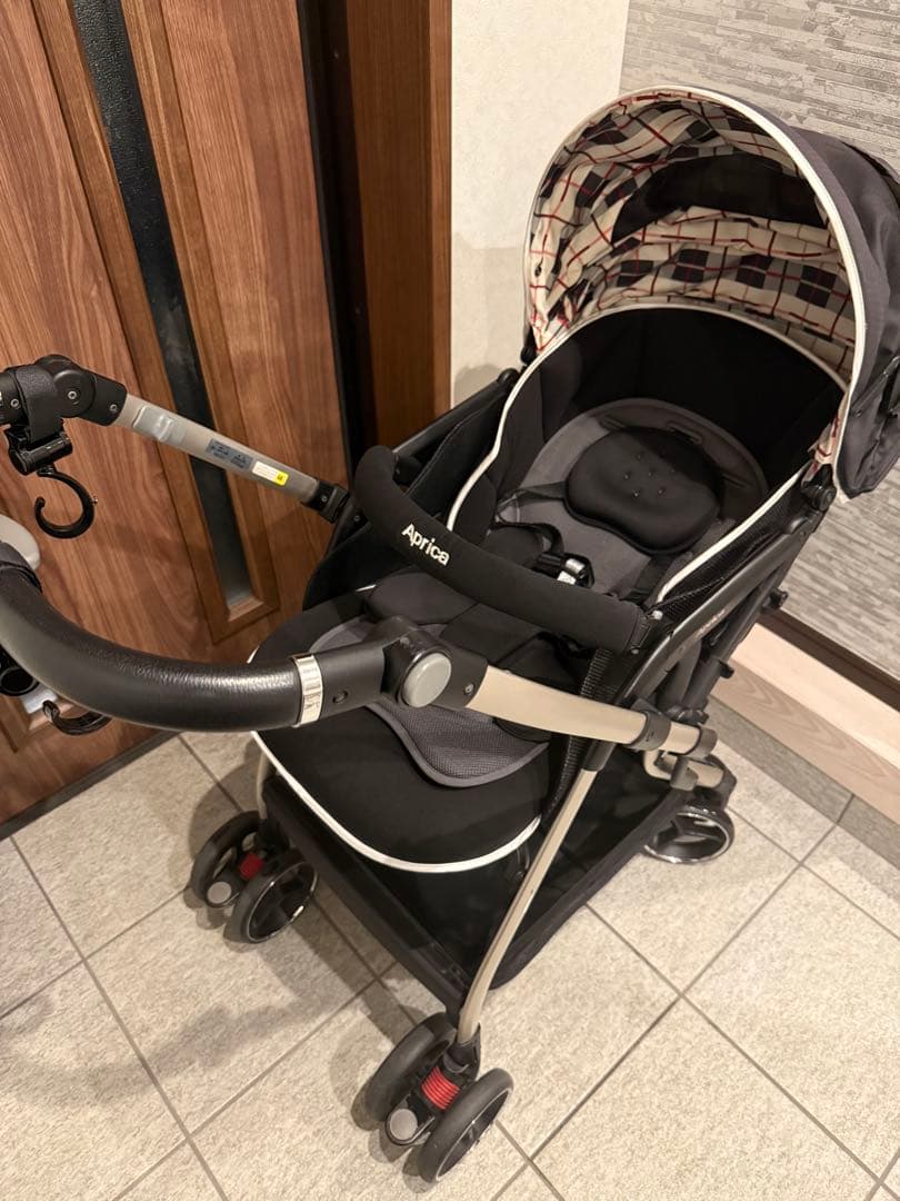 Aprica ベビーカー ブラック チェック柄　オプティアクッション