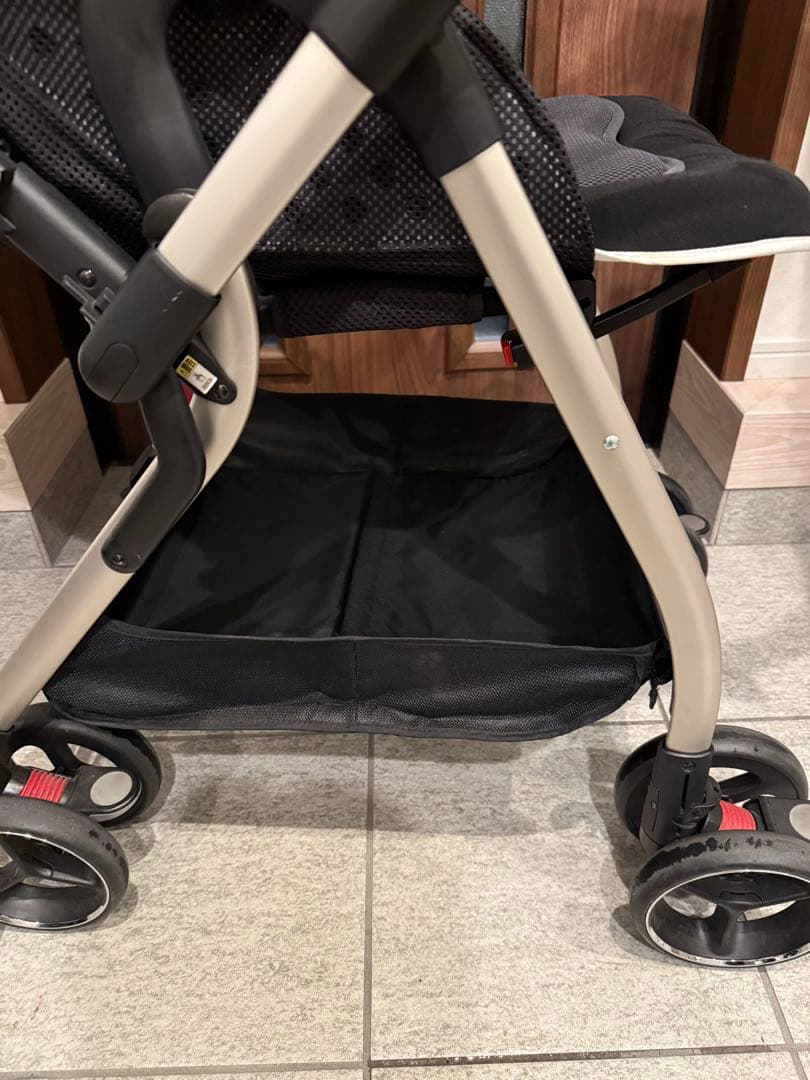 Aprica ベビーカー ブラック チェック柄　オプティアクッション