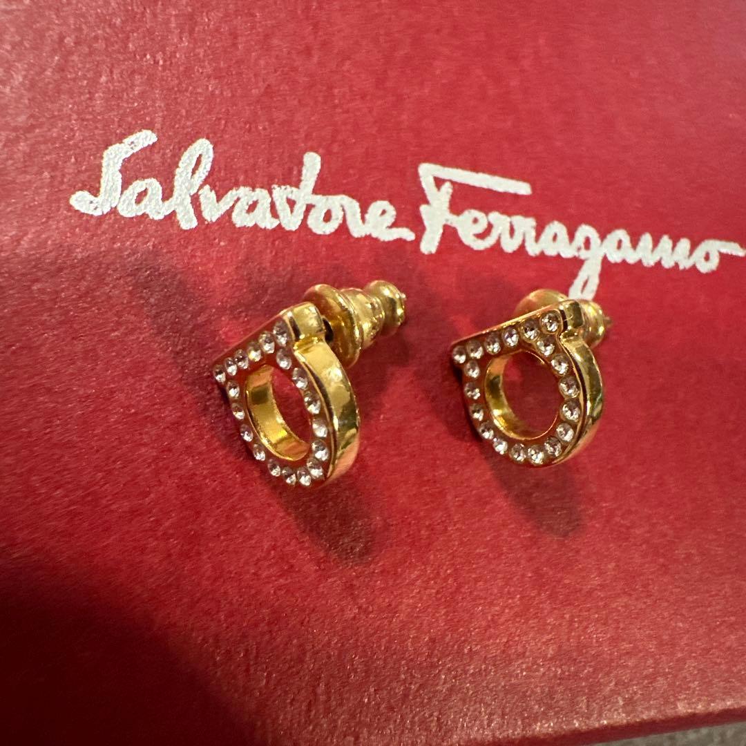フェラガモ　ガンチーニ　ピアス　両耳