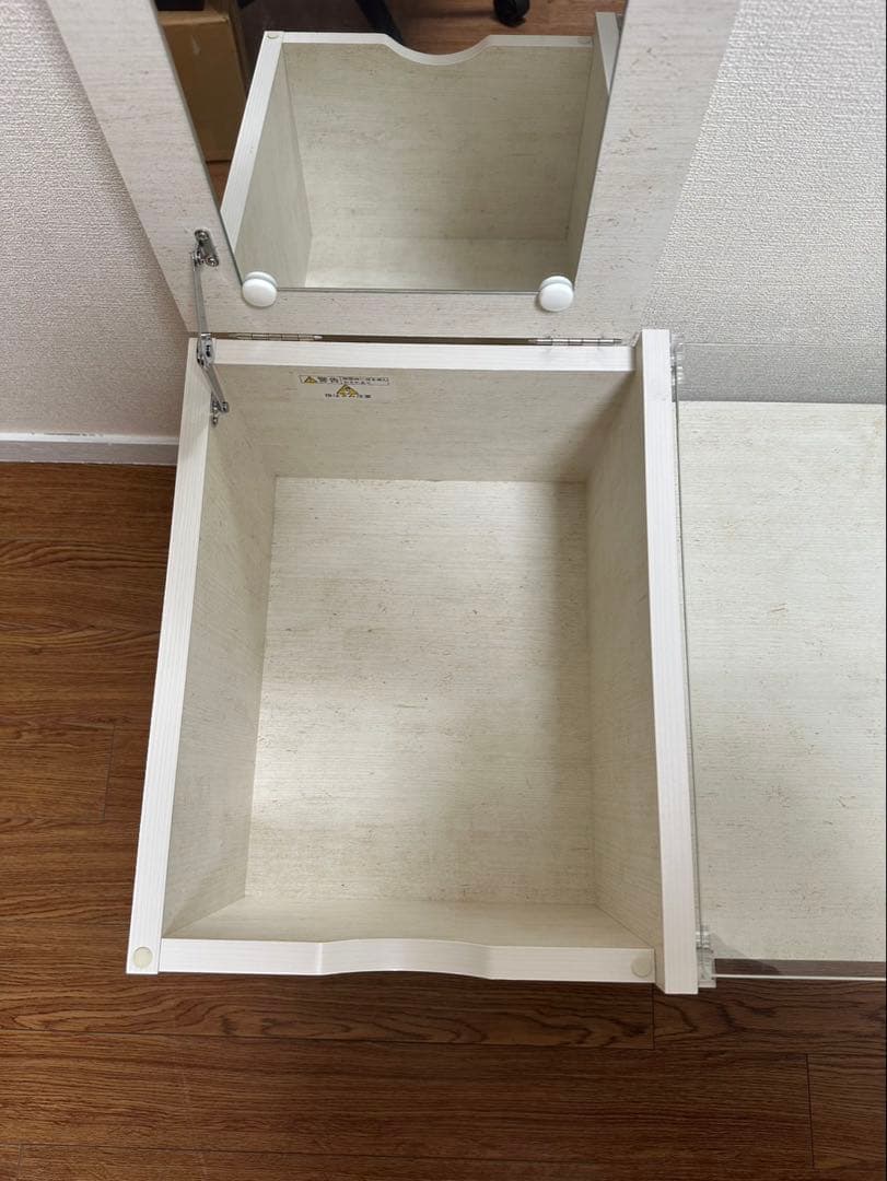 ニトリローテーブルホワイトドレッサーガラス天板ミラー付き　⚠️下記場所のみ送料無料