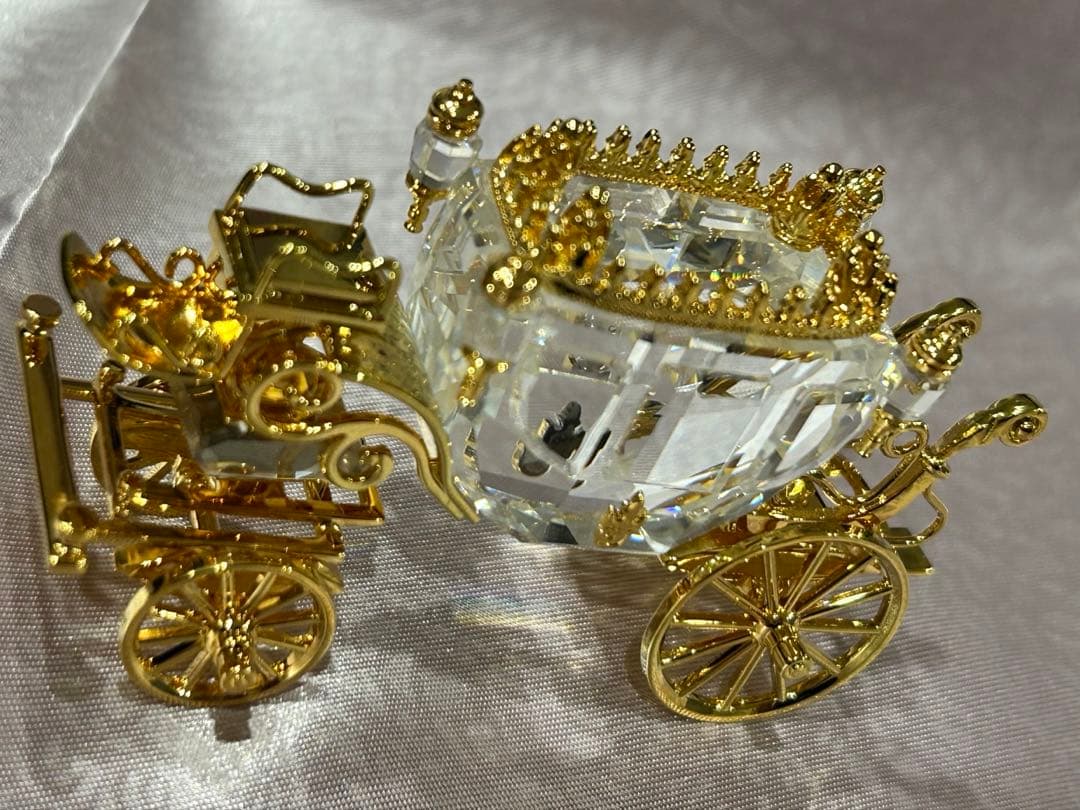 Swarovski クリスタル　馬車　ゴールド置物
