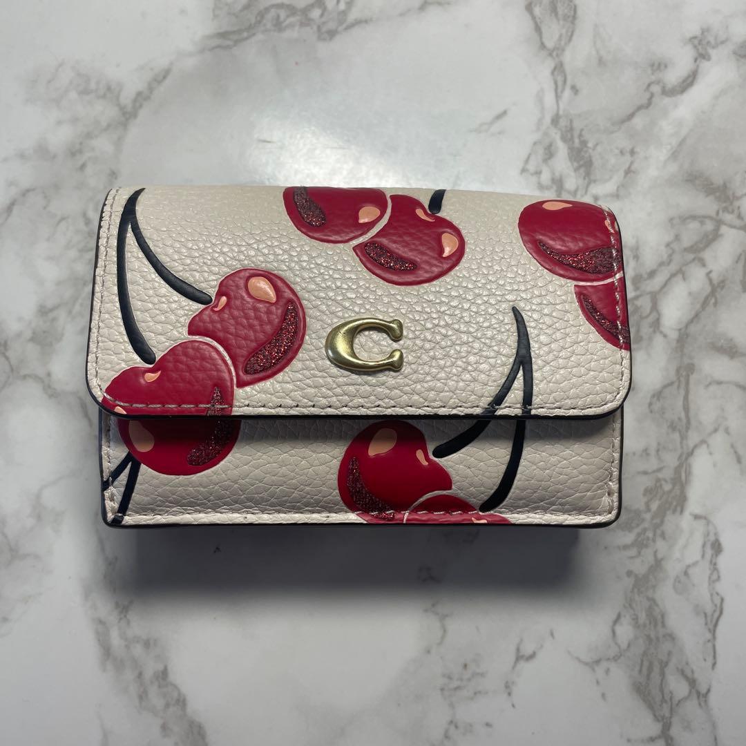 Coach ミニトライフォールドウォレット チェリー