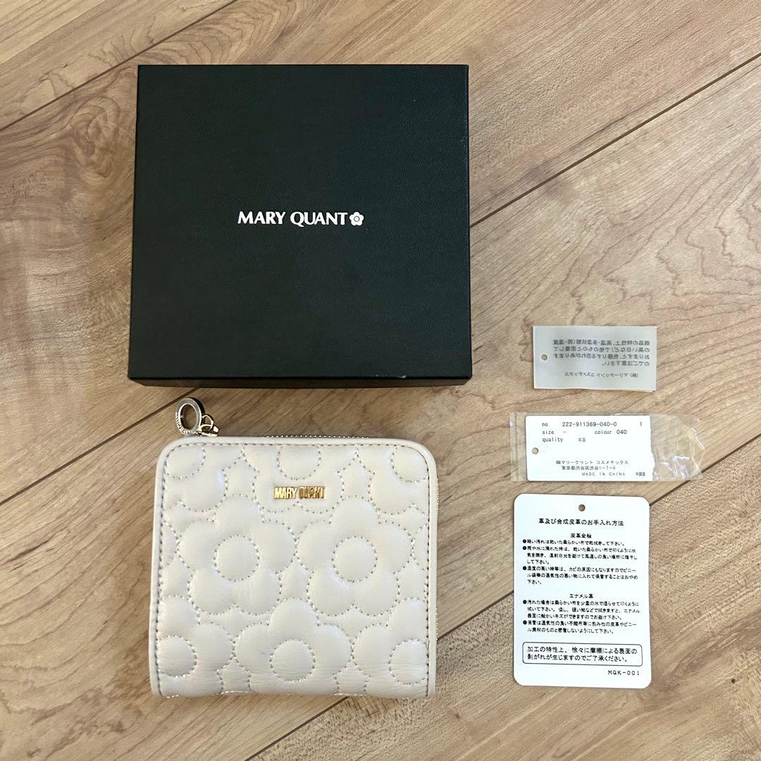 【新品未使用】マリークワント キルトフォームデイジー 二つ折りウォレットベージュ