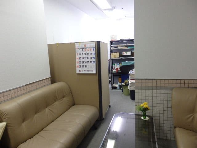 本革でかなりしっかりしてます。クッション性は抜群です。