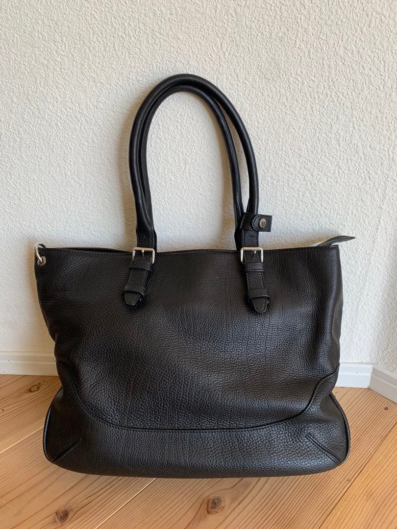 ペッレモルビダ　黒のレザートートバッグ　未使用・美品
