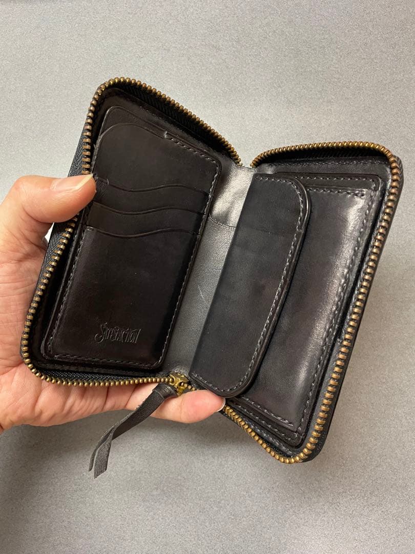 サティスファクション ダイヤモンドステッチ ラウンドジップ ウォレット ブラック
