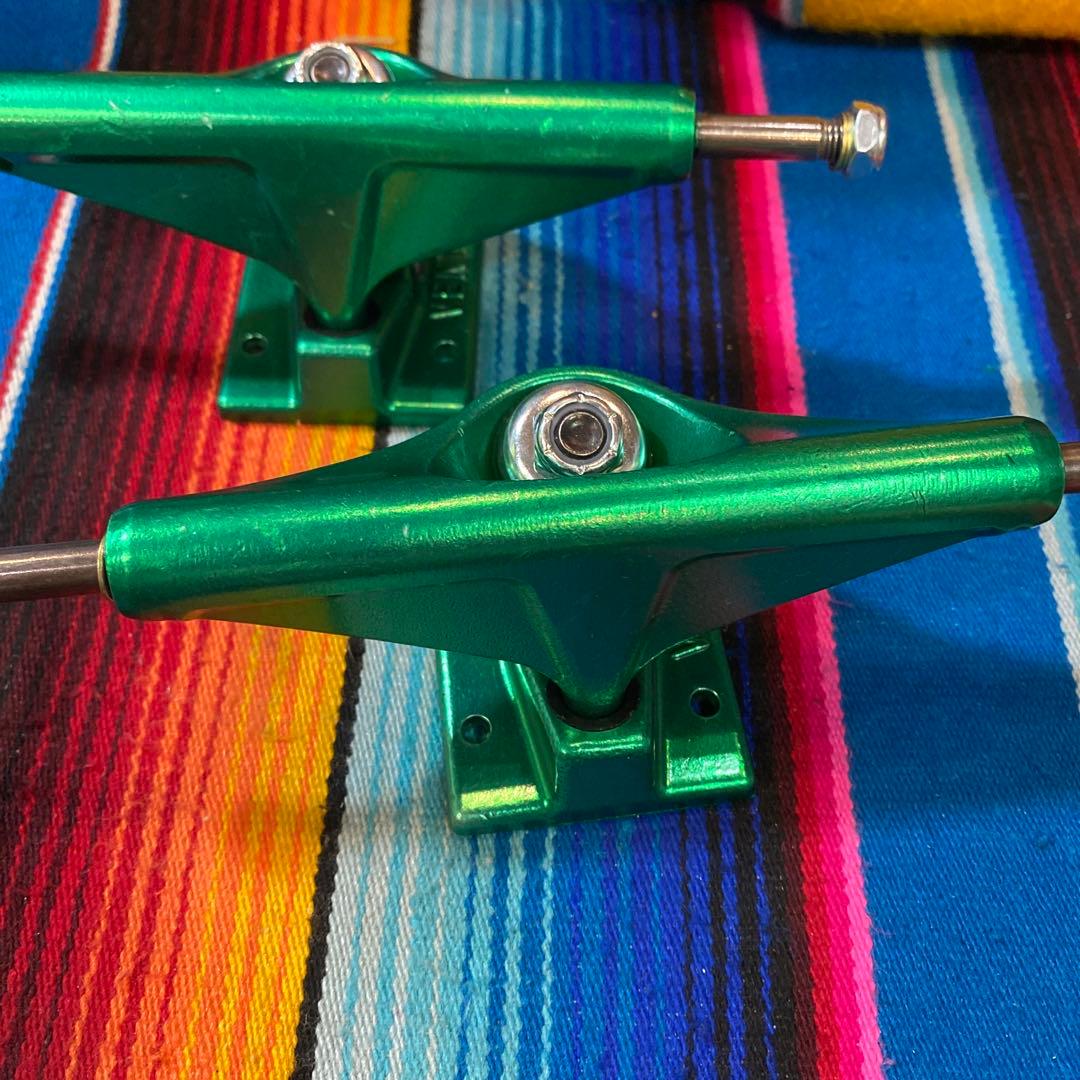 VENTURE グリーン スケートボードトラック5.2HI