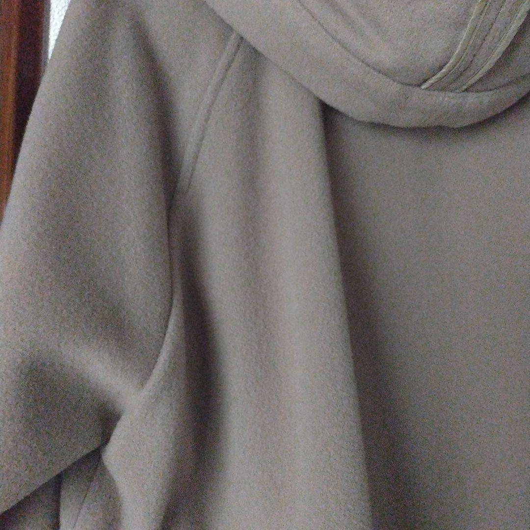 ヨーガンレール、大人女子のベージュロングコート、ベルト付き