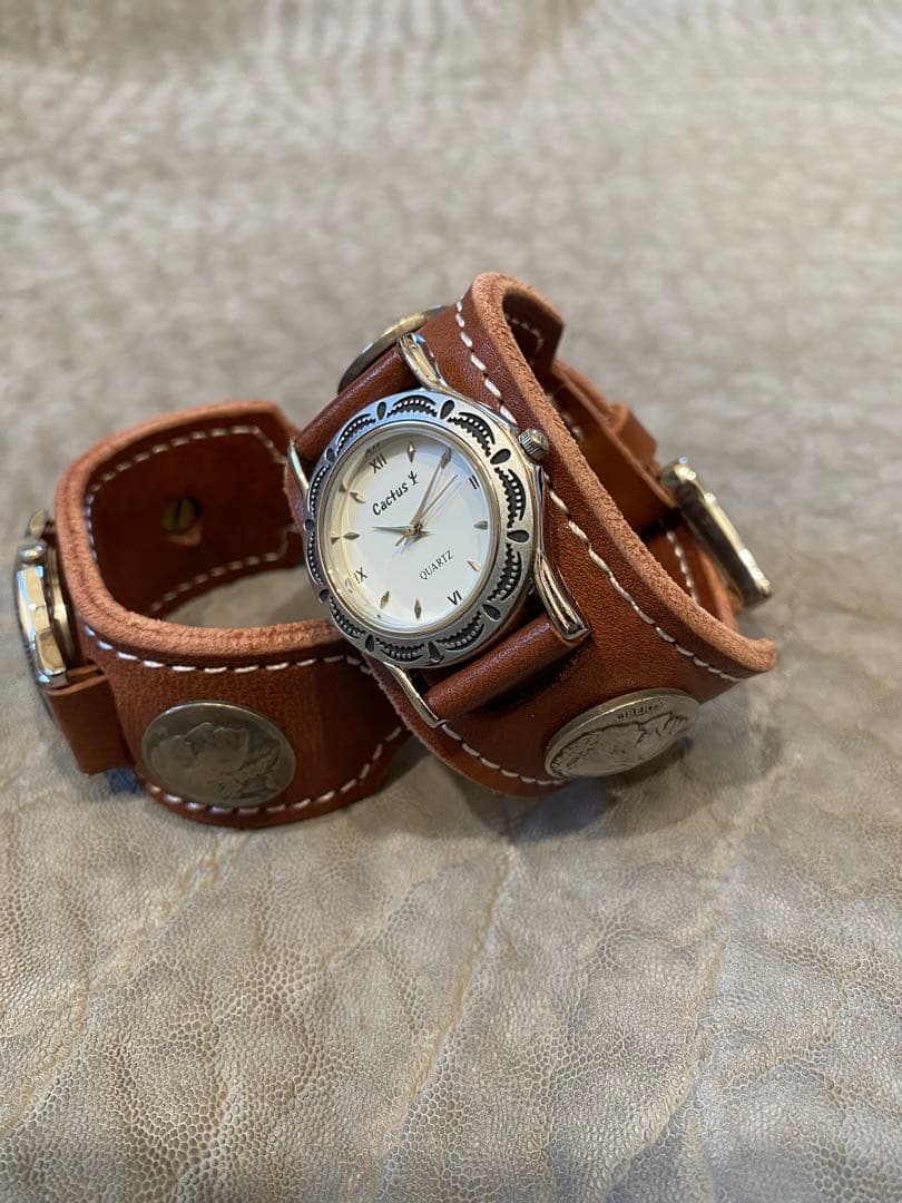 カクタスレザー　腕時計　メンズ（Mサイズ）　ブラウン　文字盤ホワイト