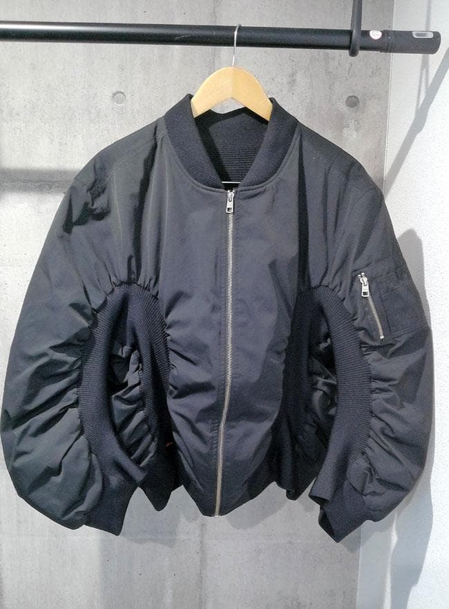 美品 カルバンクライン ビッグロゴ クレイジーリブ MA-1 ボンバージャケット