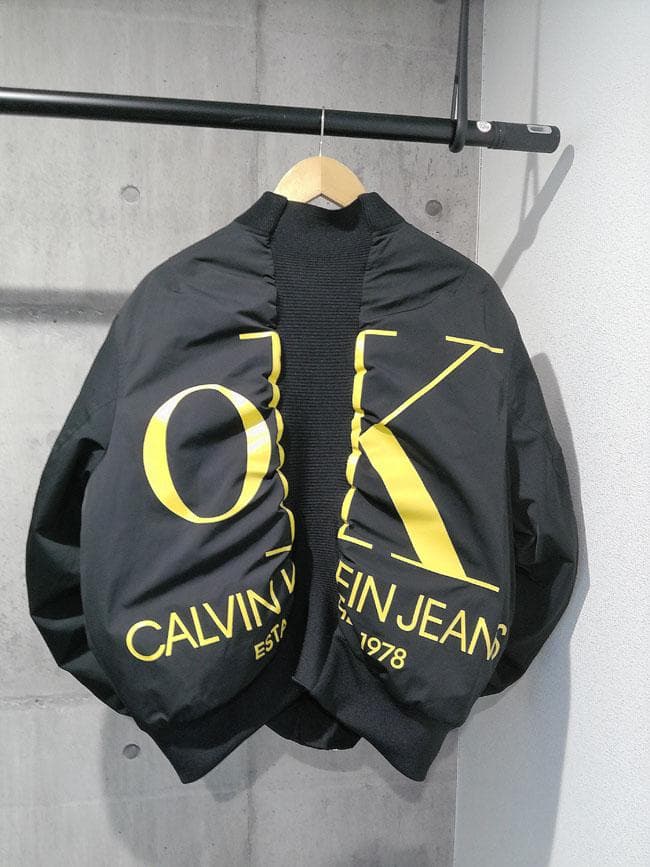 美品 カルバンクライン ビッグロゴ クレイジーリブ MA-1 ボンバージャケット