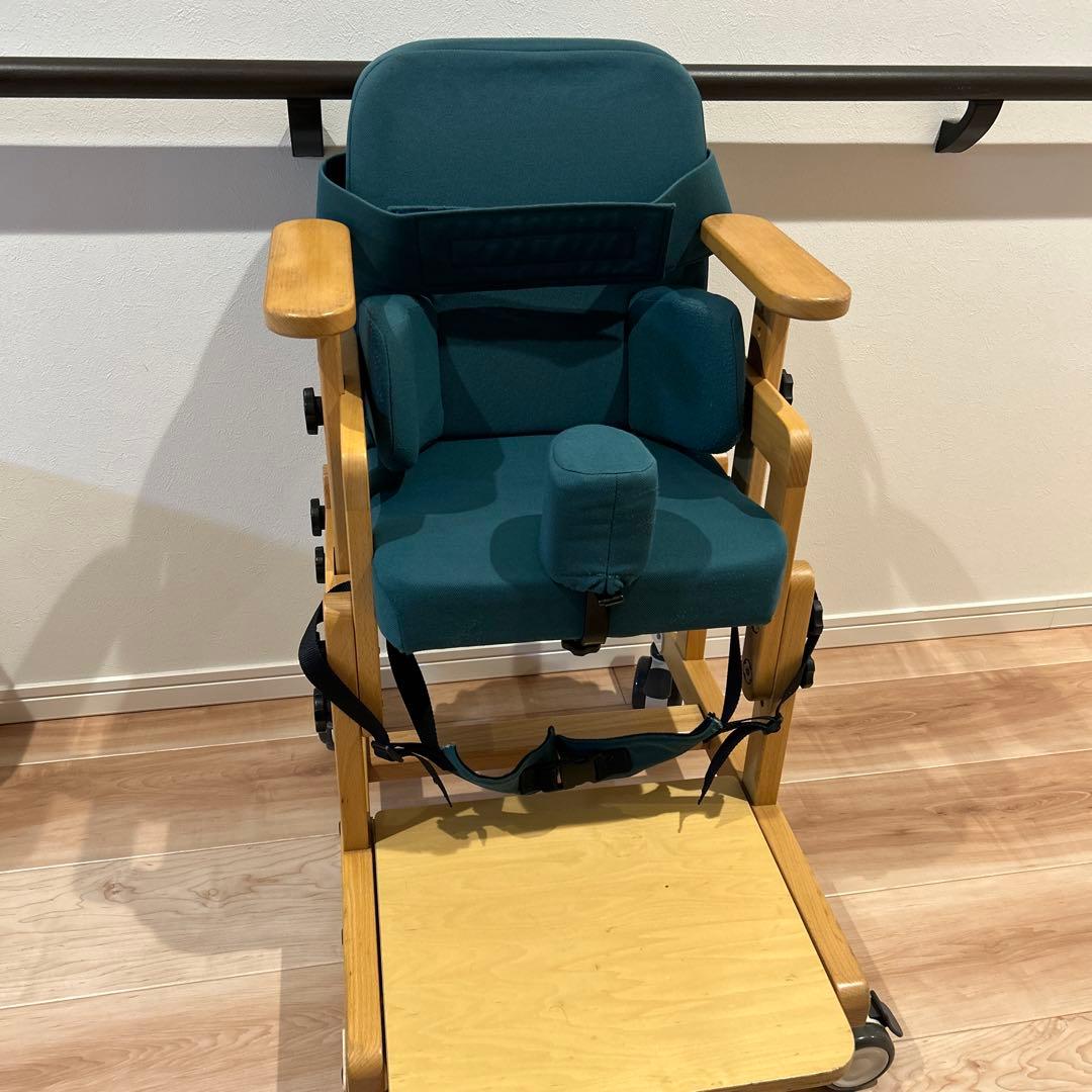 バンビーナ　M 座位保持椅子