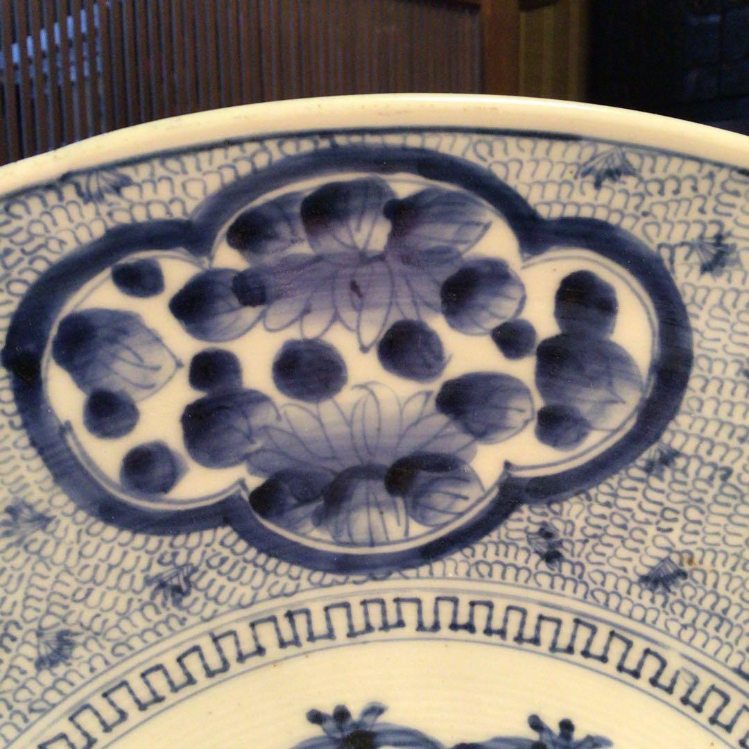 A864 古伊万里　染付　微塵唐草　窓絵牡丹に菊　大皿　（1尺3寸）1枚