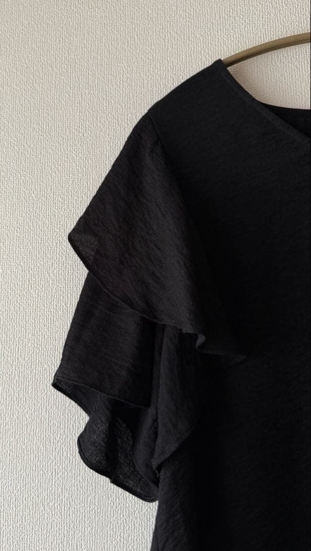 Noble★2024 黒 ファジーリネンラッフルブラウス