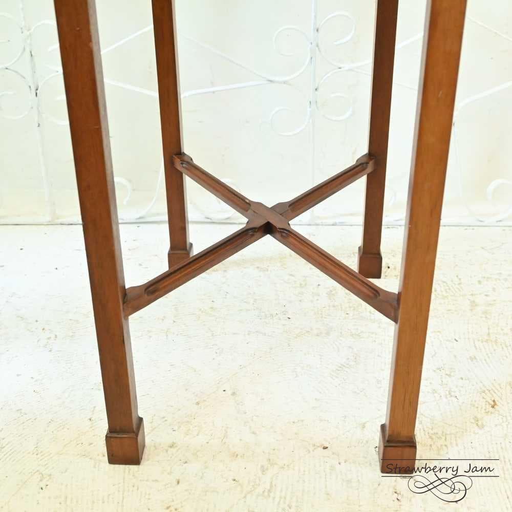 L3705-277 英国アンティーク クラシック サイドテーブル 収納 花台