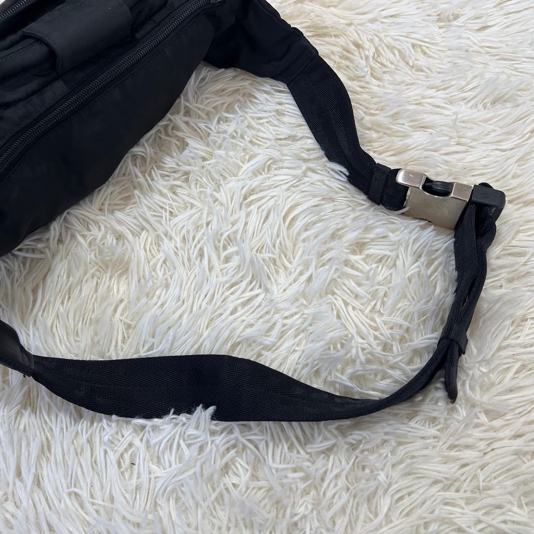 【極美品】プラダ ボディバック クロスボディ 三角ロゴ 黒 ナイロン 斜め掛け