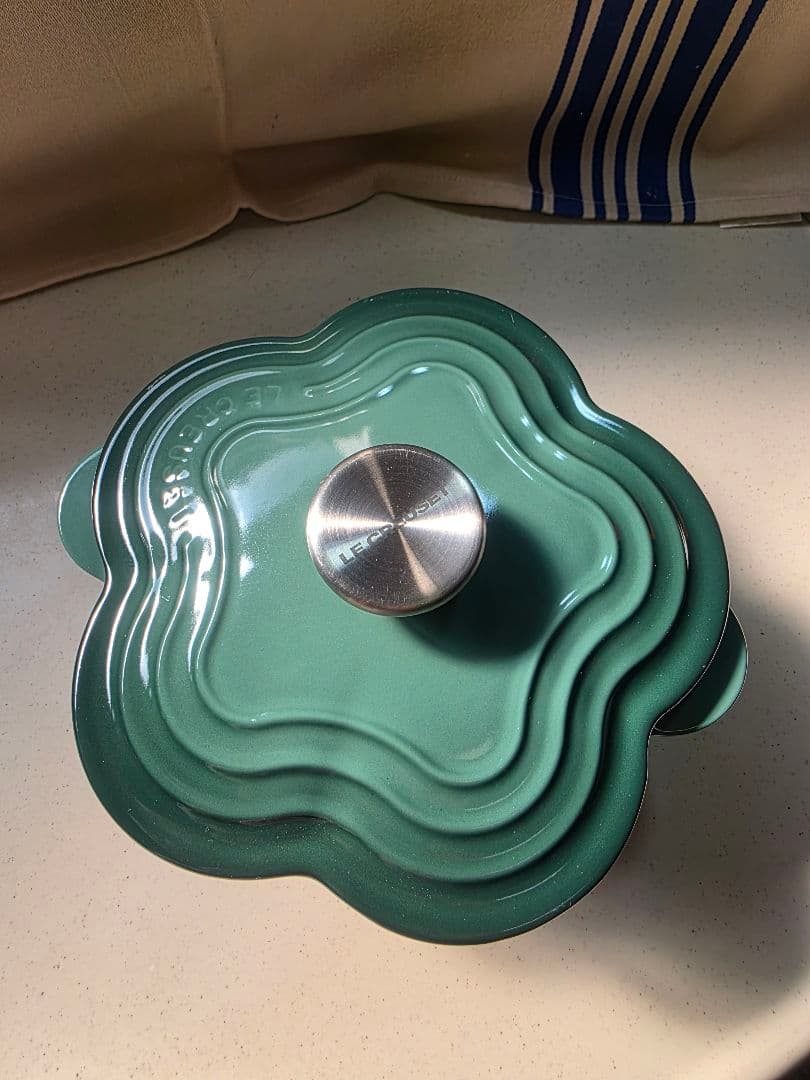 Le Creuset ル・クルーゼ　ココットフルール　(アーティチョーク）