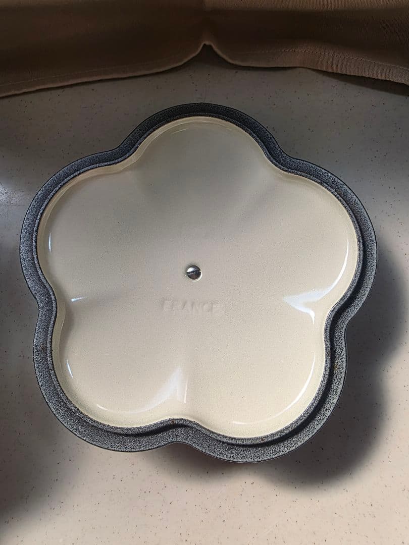 Le Creuset ル・クルーゼ　ココットフルール　(アーティチョーク）