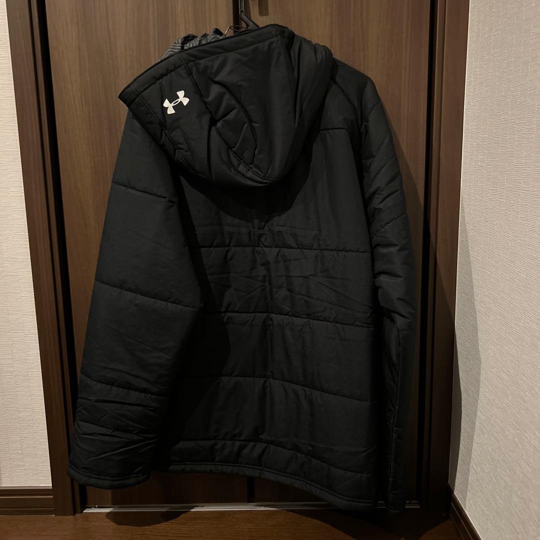 新品未使用アンダーアーマーコールドギア中綿ジャケットスポーツ用防寒アウター　XL