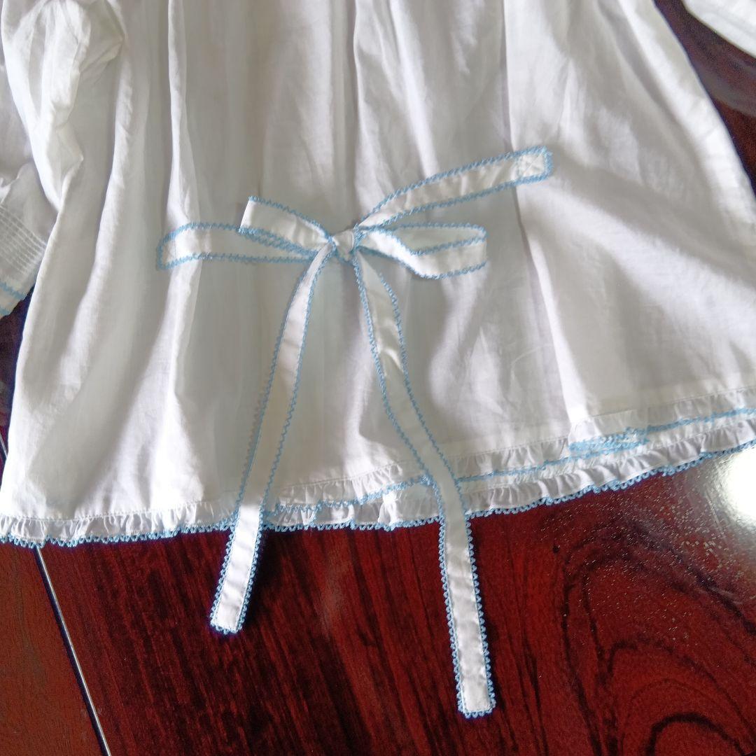 ホワイト フリルスカート 水色刺繍とブラウスのセットです❣