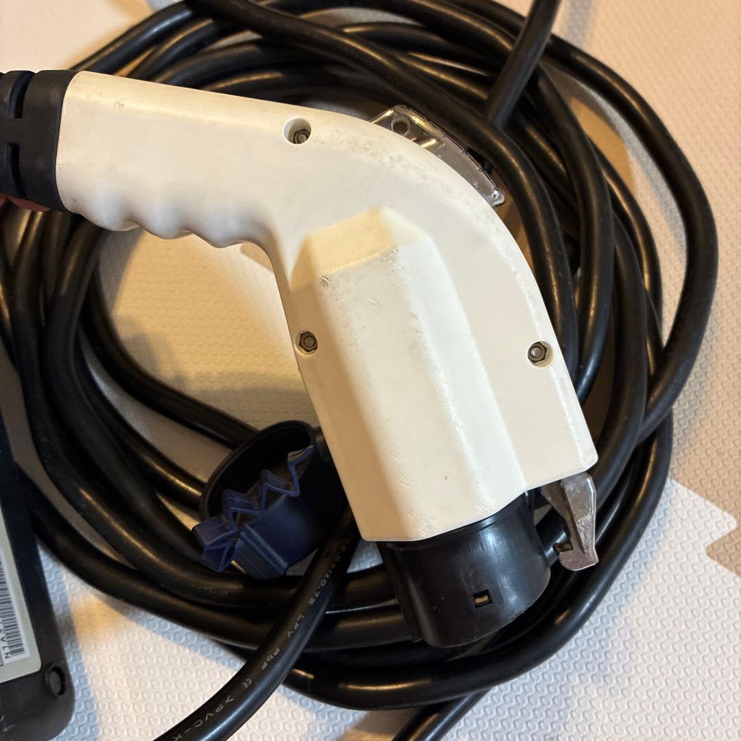 日産　リーフ　充電器