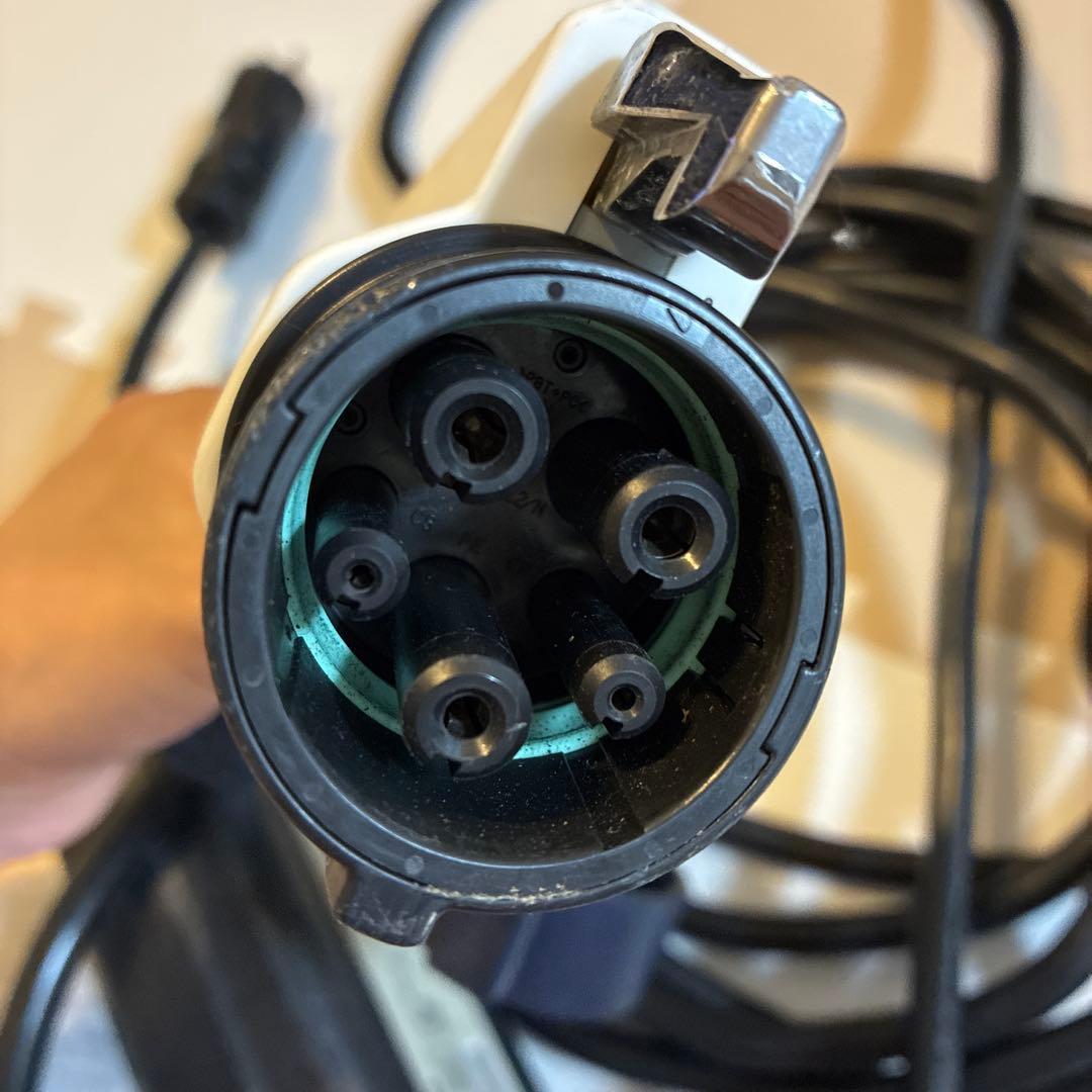 日産　リーフ　充電器