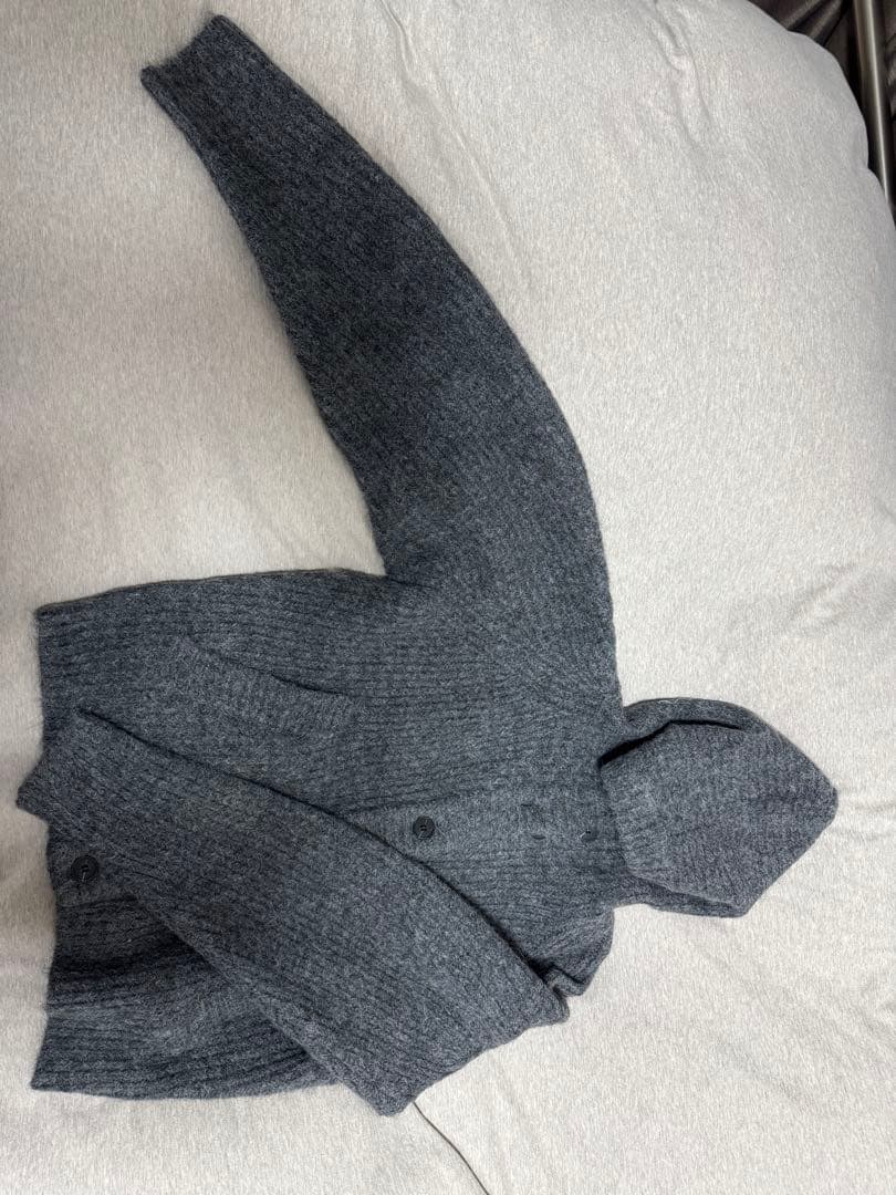 Knuth Marf フード付きグレークロップドニット