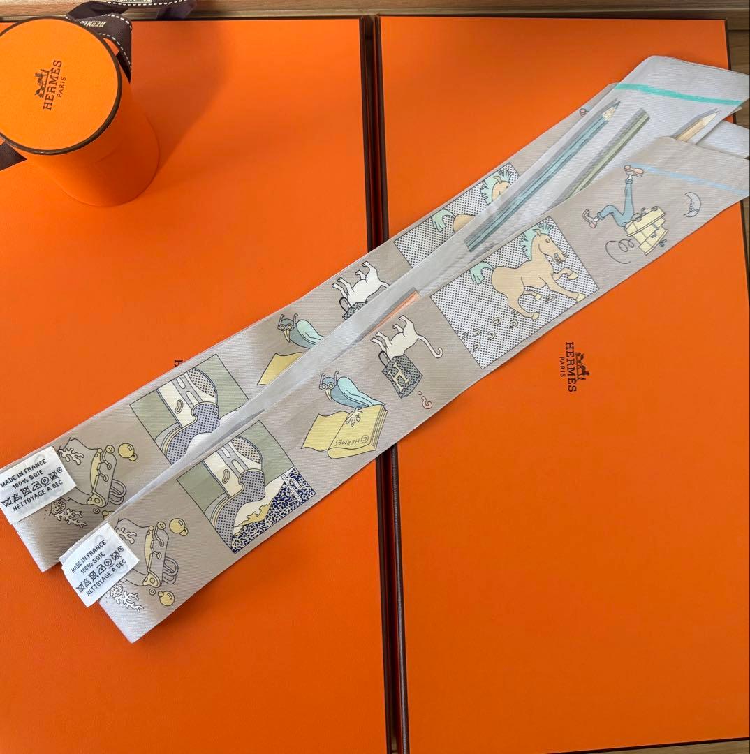 Hermès イラスト入りスカーフ