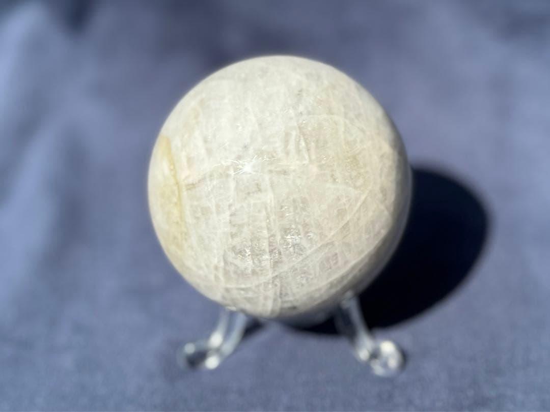 ナトロライト　ロシア産　巨大スフィア  大きさ6.3㎝