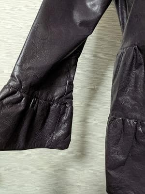 153　新品未使用タグ付　超軽量　鹿革　リアルレザー　フリル　ロングコート