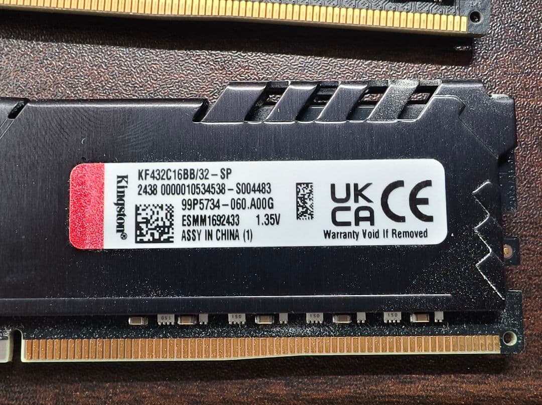 P*y様 DDR4 32GB 2400MHz Kingston FURY BEA