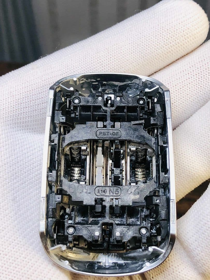 【美品】BRAUN S9 9095ccメンズ電気シェーバー ブラウンシェーバー