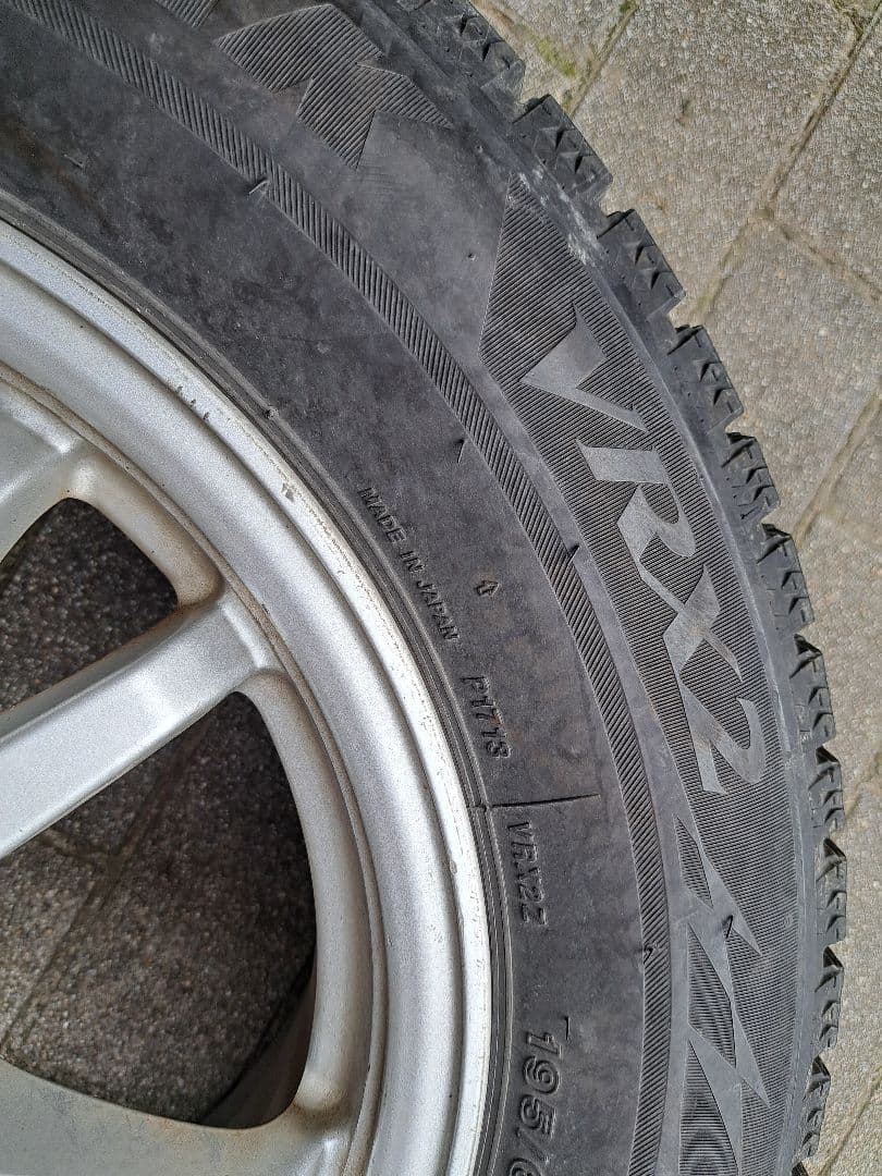 15インチ スタッドレスタイヤ アルミホイールセット　ブリジストン　プリウス