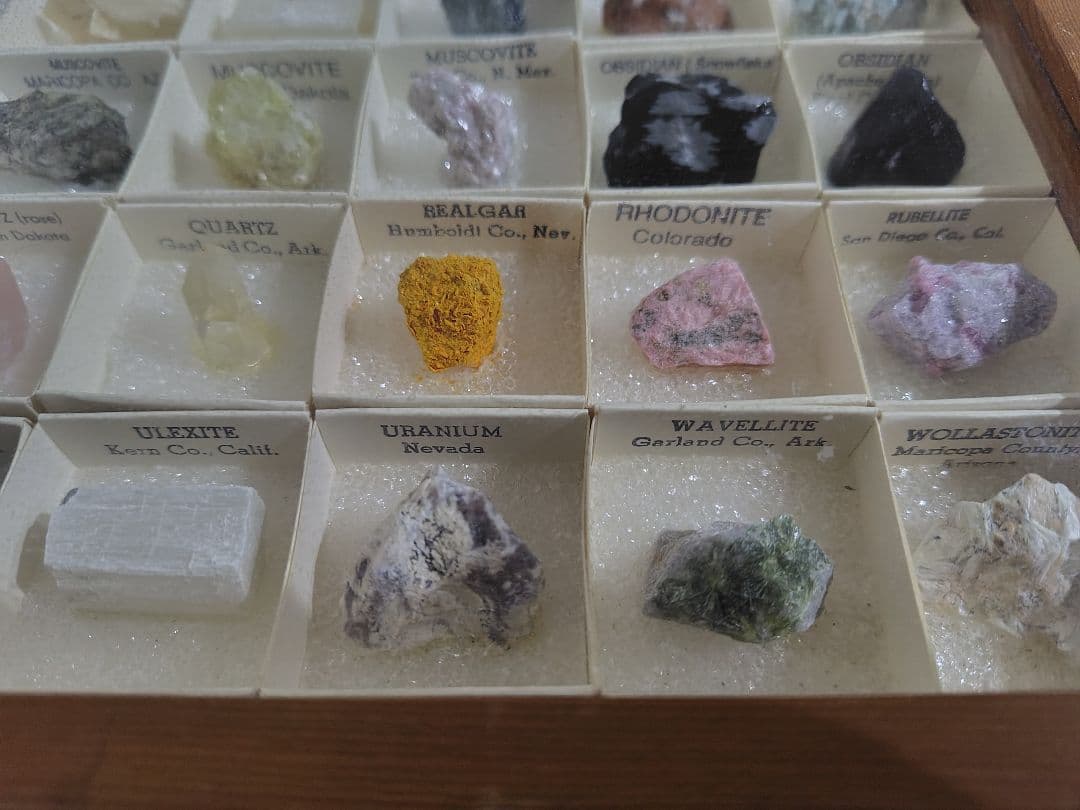 天然石 ルース 60石 木製ケース付き