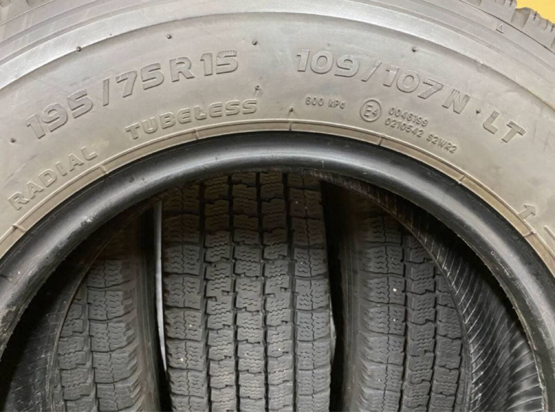 195/75R15・ハイエース用スタッドレスタイヤ・2本ずつ195/80代替中古