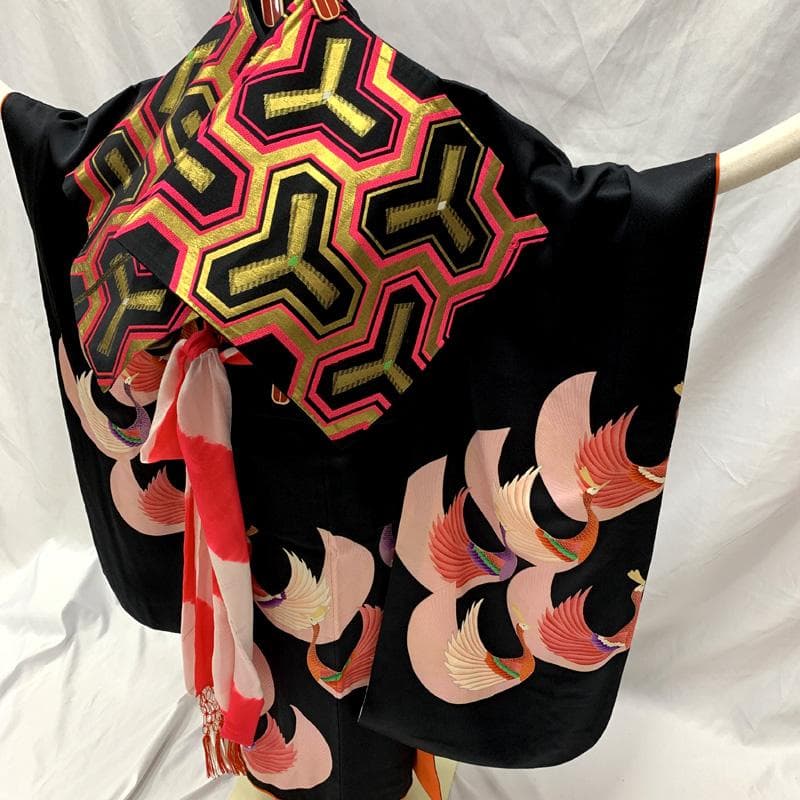 511ag43□七五三 七歳 女児 着物&袋帯 ヴィンテージ 孔雀 黒□状態良好