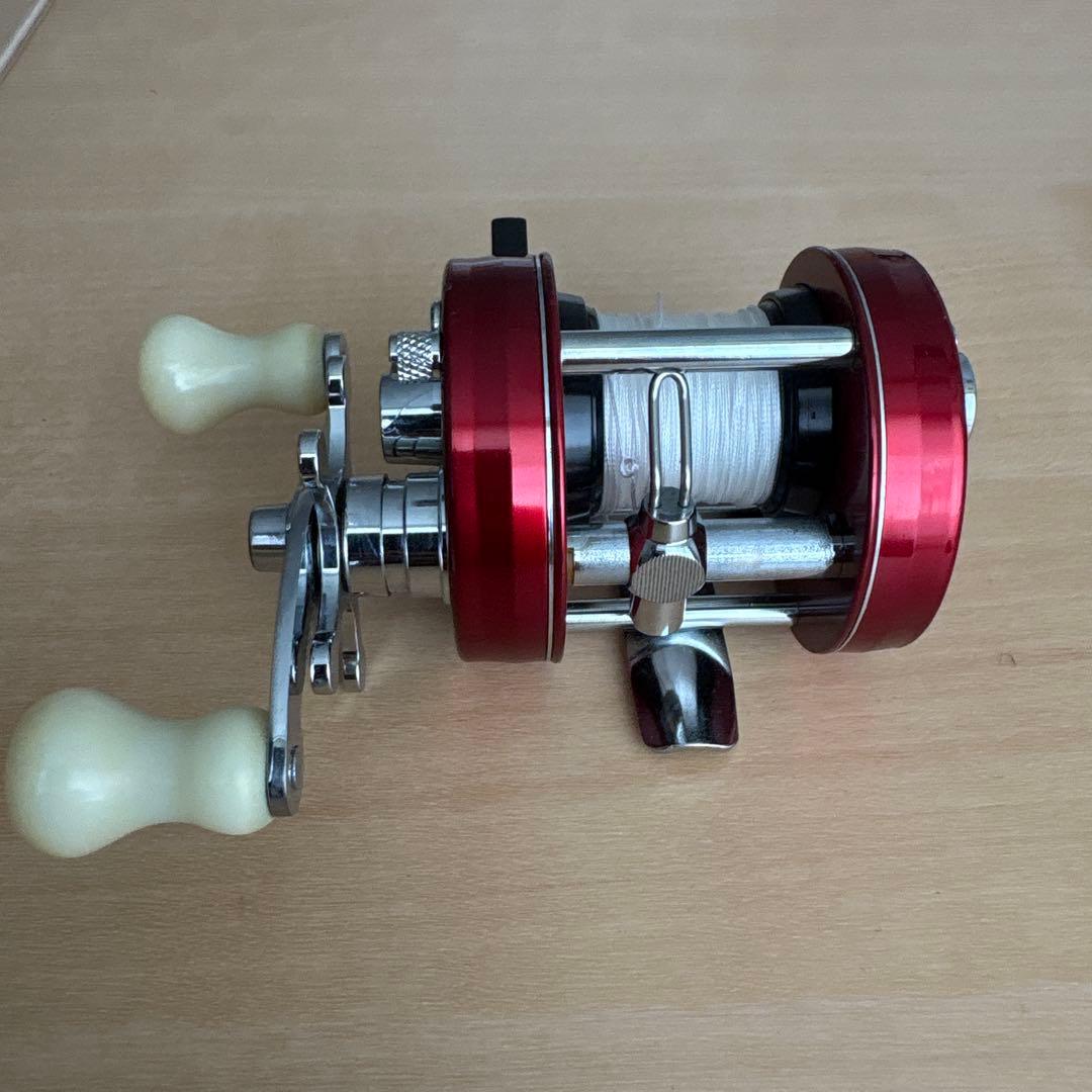 美品　ABU Ambassadeur 2500c RED