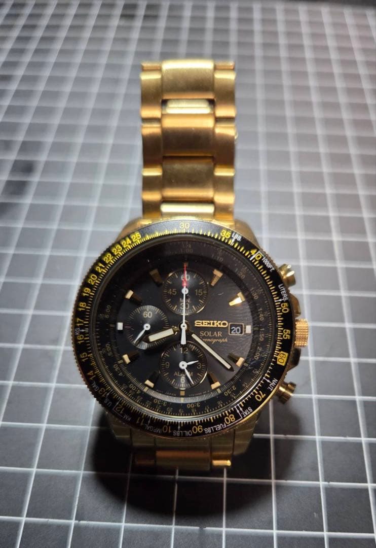 SEIKO SOLAR クロノグラフ ゴールド/ブラック