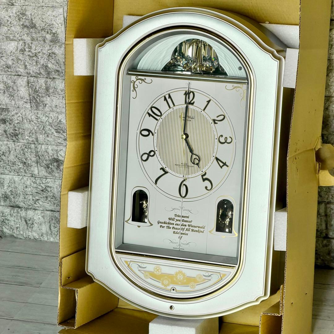 Small World「ティアラ」電波からくり時計