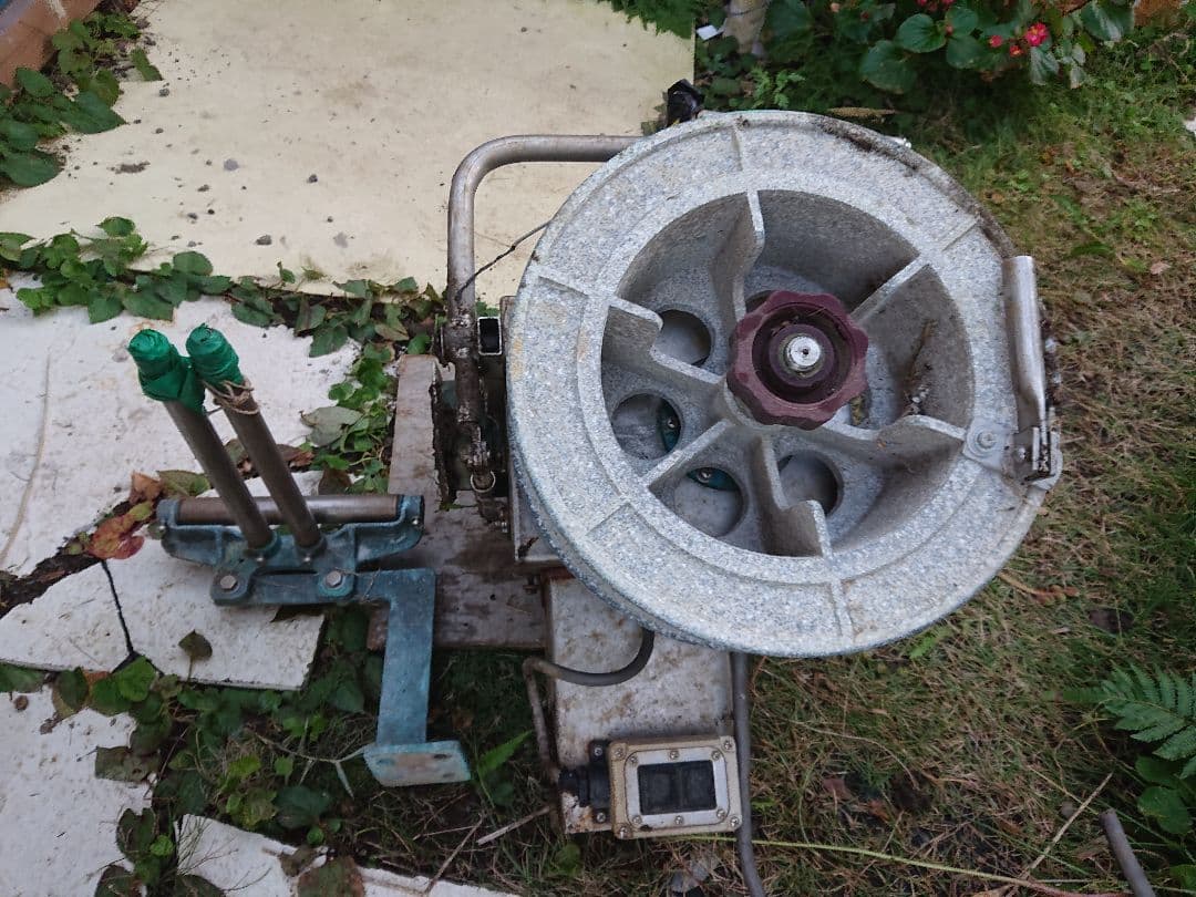 深海や青物の一本釣り、延縄の巻き上げ用等、 船用巻き上げ機