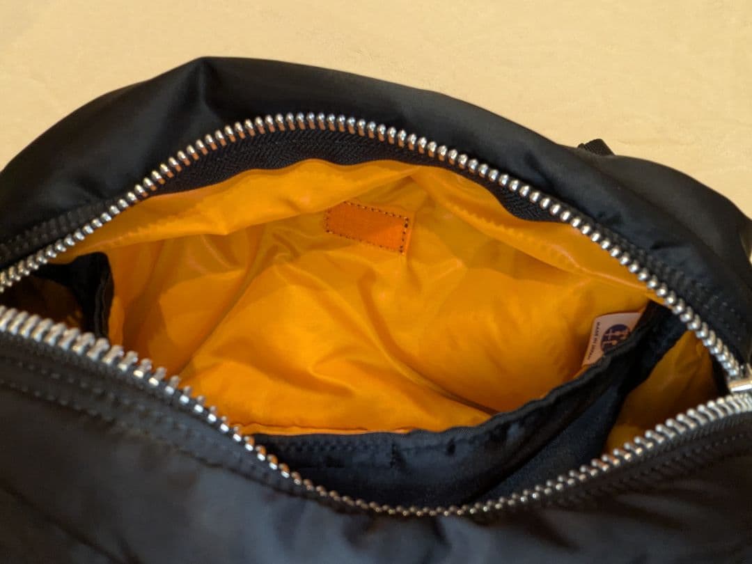 KK 【極美品】PORTER タンカー ボディバッグ ブラック