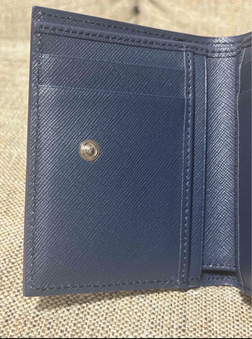 ⭐︎大幅値下げ⭐︎MARNI 二つ折りウォレット 、ファスナー式ポケット