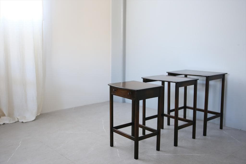 英国アンティーク木製ネストテーブル3台/収納式机/飾り棚/花台(92-227)