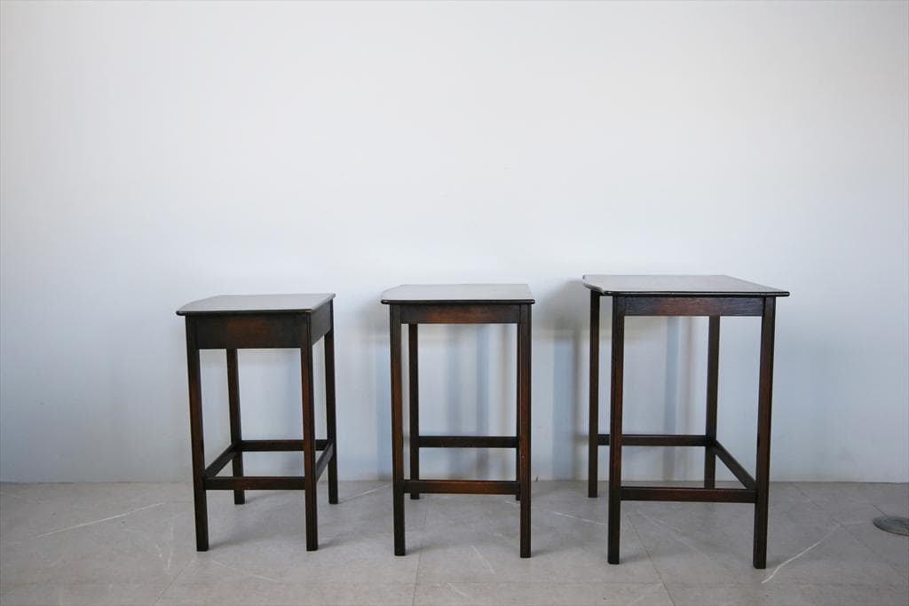 英国アンティーク木製ネストテーブル3台/収納式机/飾り棚/花台(92-227)